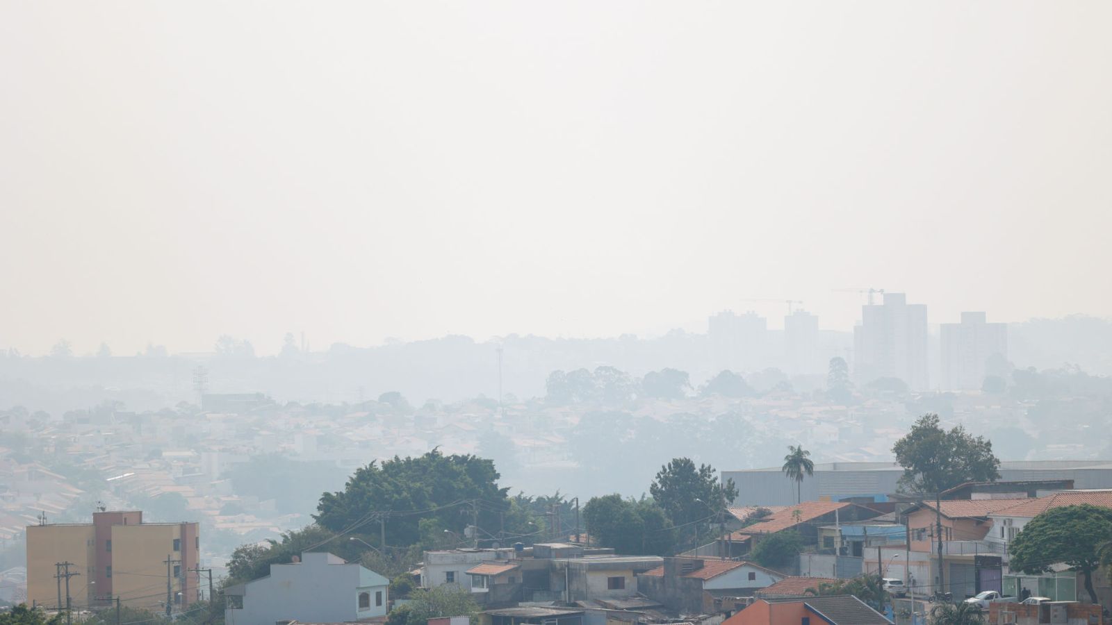 Jundiaí enfrenta altas temperaturas e baixa URA; queimadas acabam afetando saúde da população.