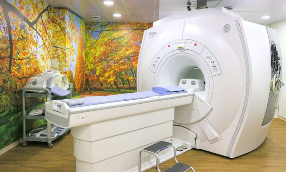 Máquina de ressonância magnética instalada no Hospital São Vicente.