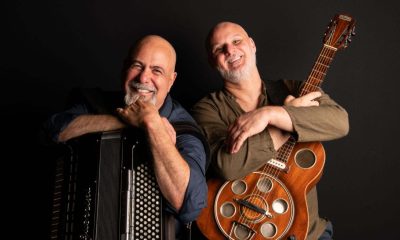 Foto de cantores que se apresentarão no Sesc Jundiaí. André Siqueira, à direita; Toninho Ferragutti, à esquerda.