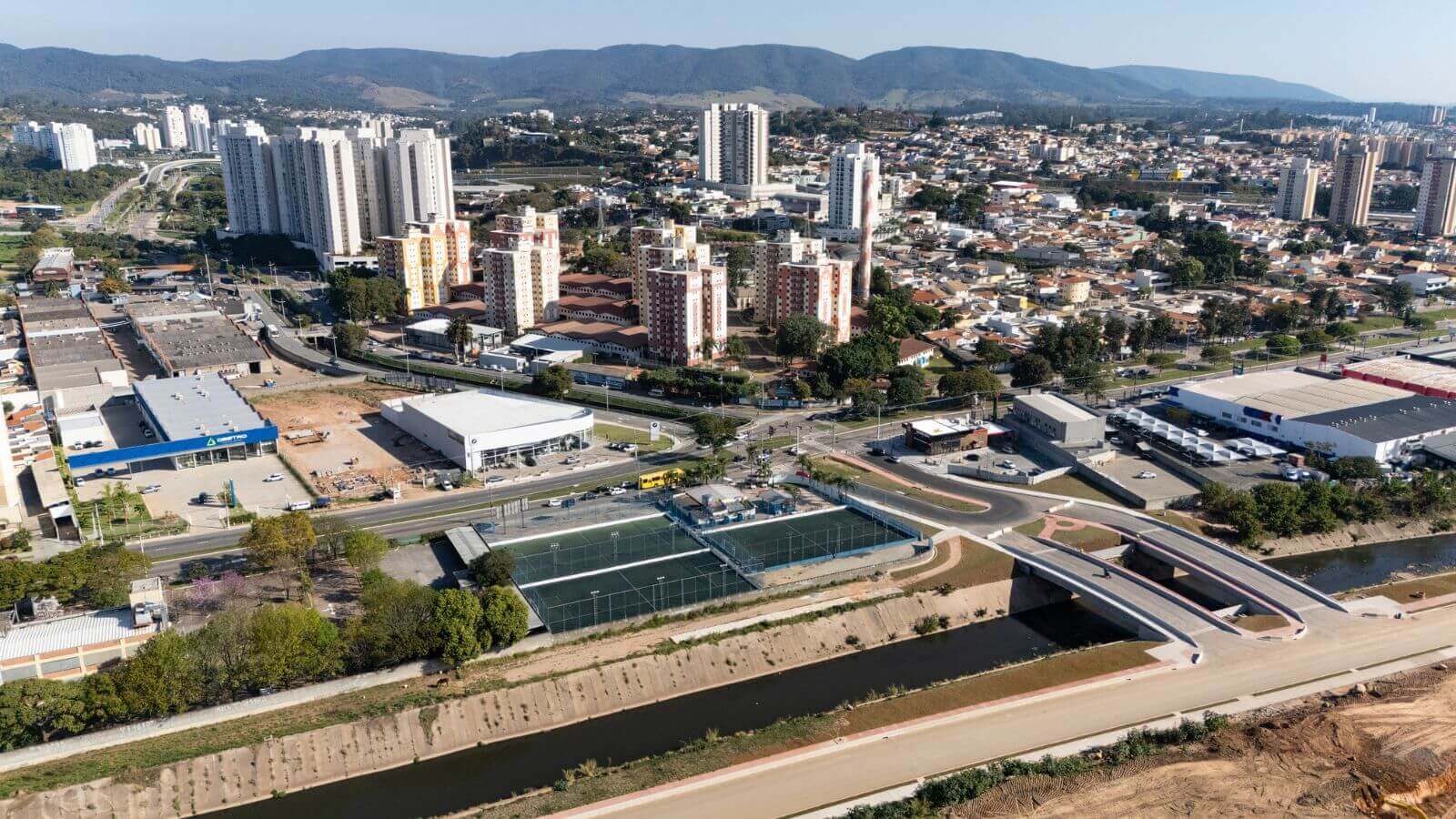 Cidade de Jundiaí vista de cima (abre e fecha feriados)