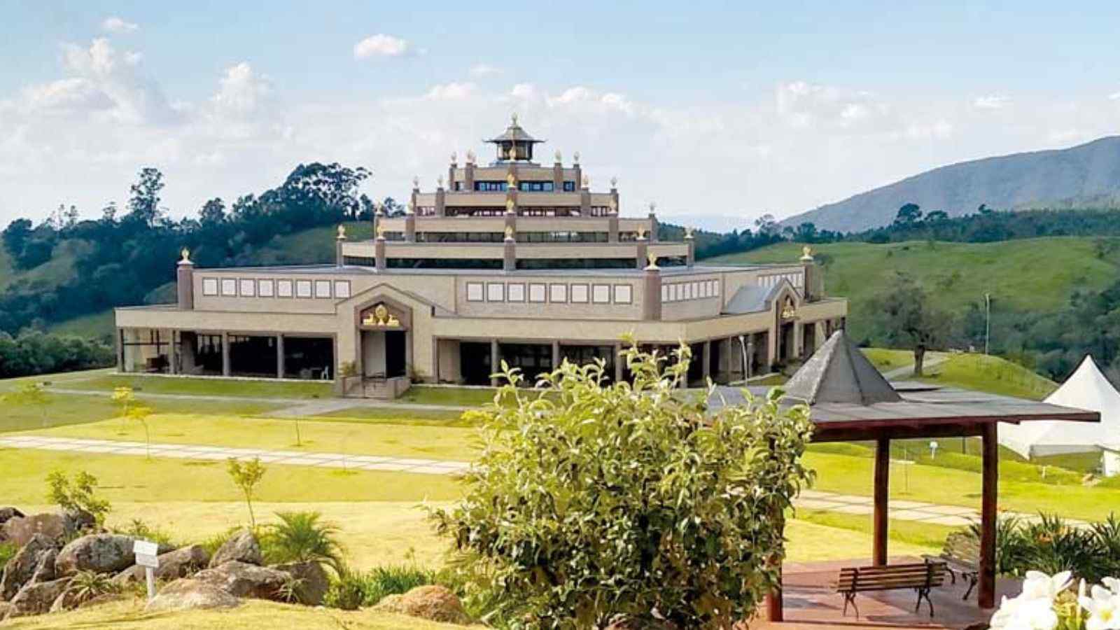 Fachada do Templo Mundial da Paz.