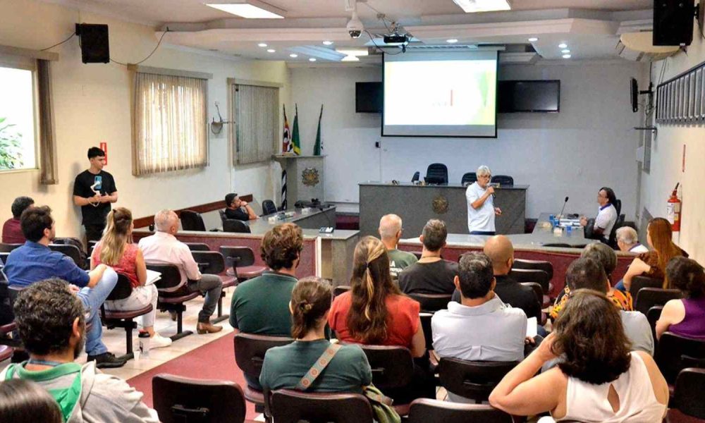 Reunião na Câmara Municipal de Várzea Paulista.