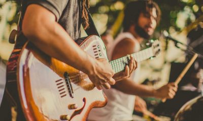 15º Festival de Música de Itupeva recebe músicos para encantar o público. Na imagem, vemos a dupla em apresentação.