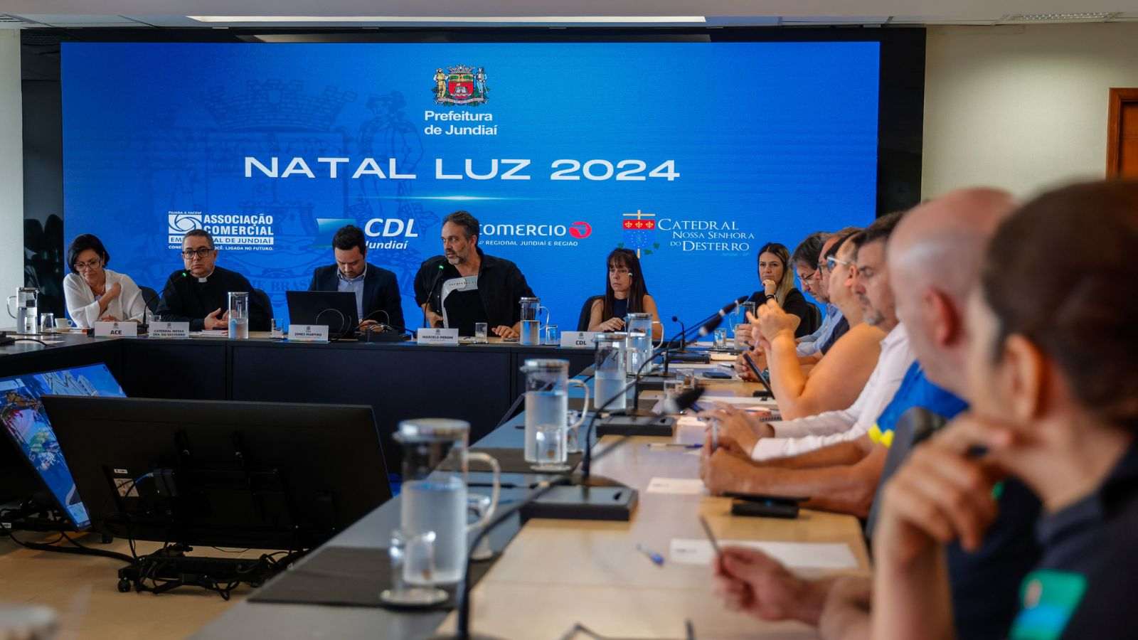 Reunião com representantes de entidades para falar sobre o Natal Luz 2024.