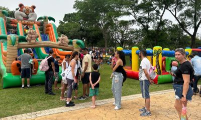 Brinquedos infláveis no Parque da Cidade. Ação faz parte da programação de Dia das Crianças.