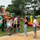 Brinquedos infláveis no Parque da Cidade. Ação faz parte da programação de Dia das Crianças.