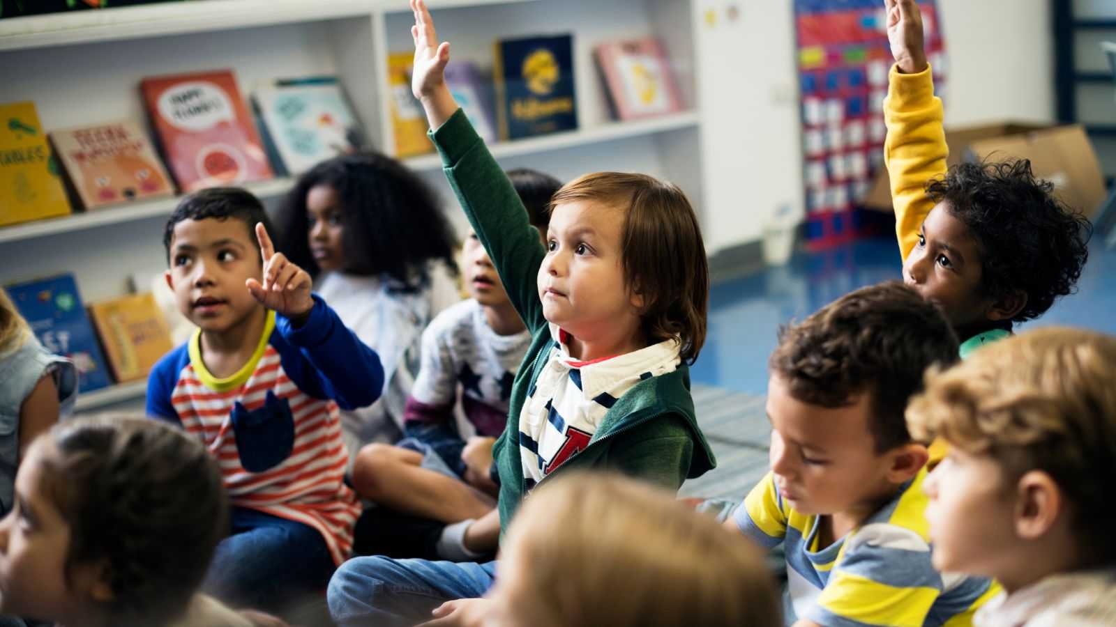 Alunos de creche de Campo Limpo Paulista em interação durante as aulas.