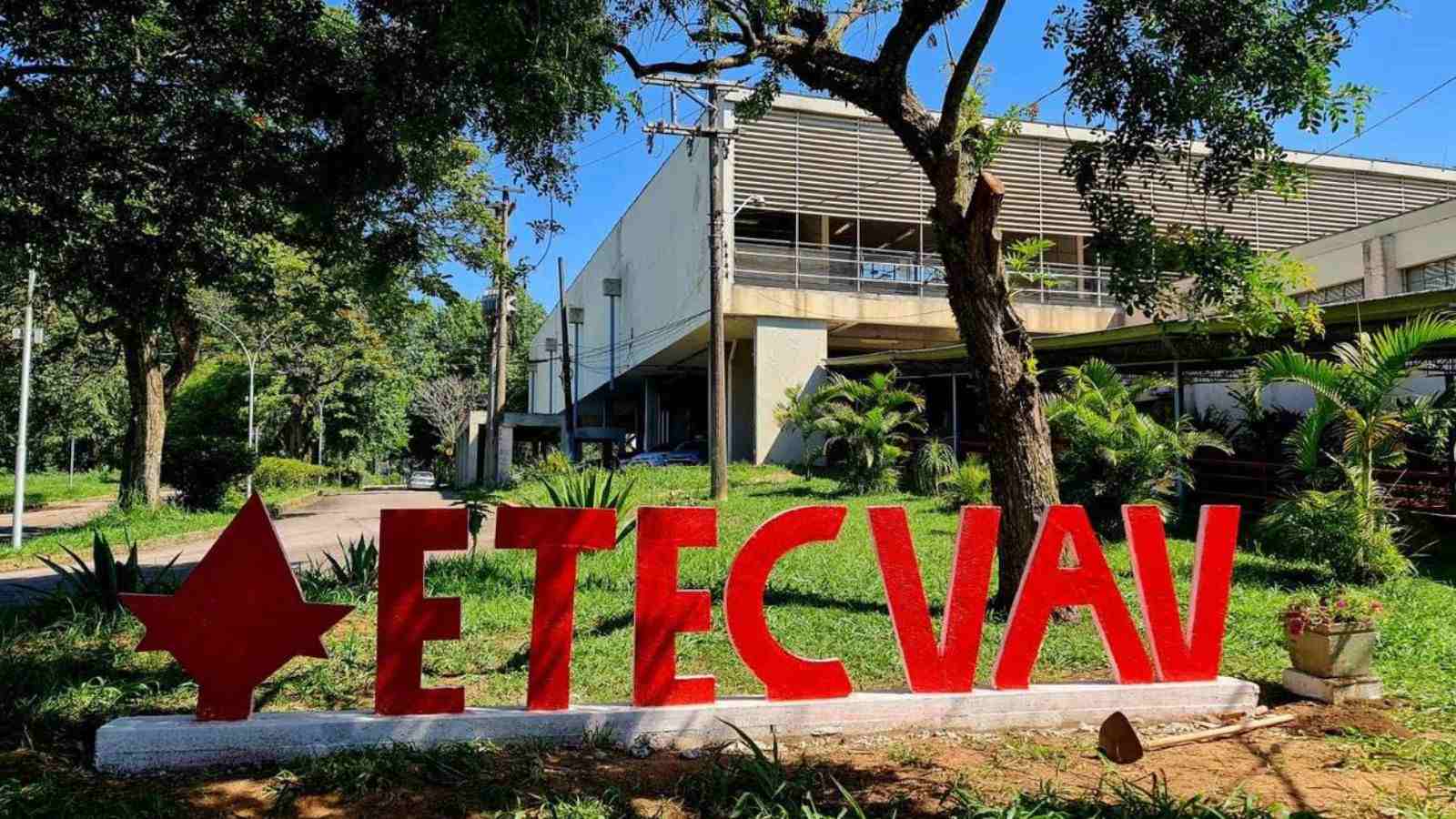 Fachada da Etec Vasco Antônio Venchiarutti