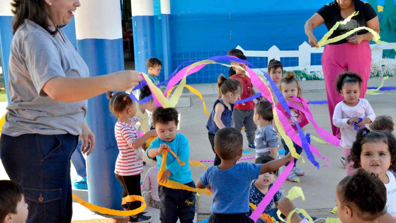 Alunos da rede municipal de várzea paulista durante dinâmica.