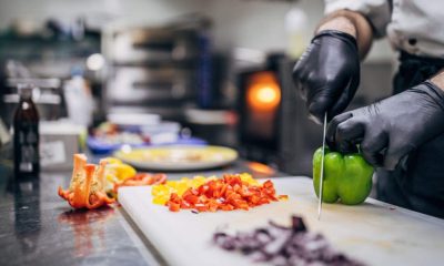 Vagas são para oficiais de cozinha, assim como na foto.