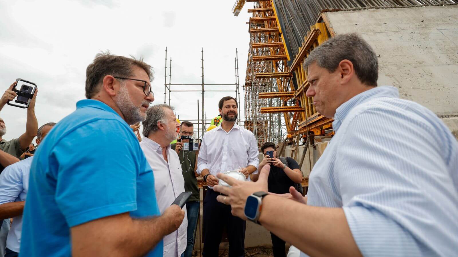 Governador Tarcísio de Freitas visita obra da Ponte Estaiada em Jundiaí