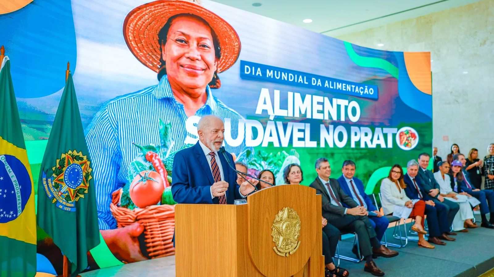 Lula aprovando o Plano Alimento no Prato