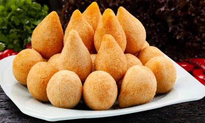 Um prato de coxinhas ilustrando a modalidade salgado de festa ofertada pelo Funss de Jundiaí.