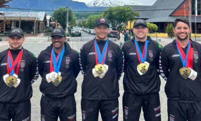 Bombeiros de Várzea Paulista e Brotas com suas medalhas.