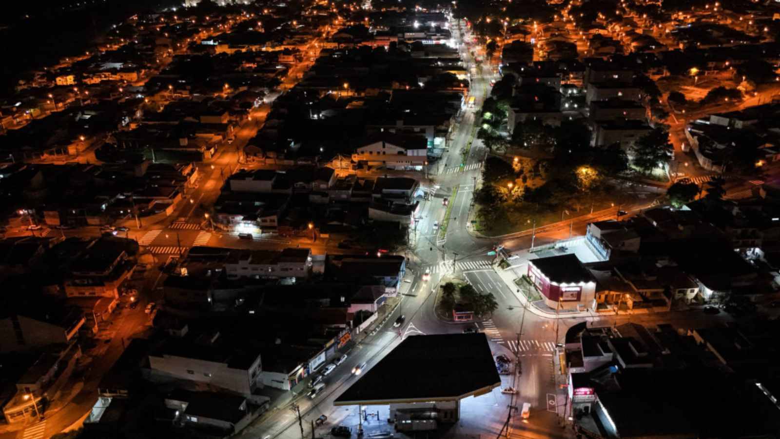 Iluminação de LED em Jundiaí, na Rua da Várzea.