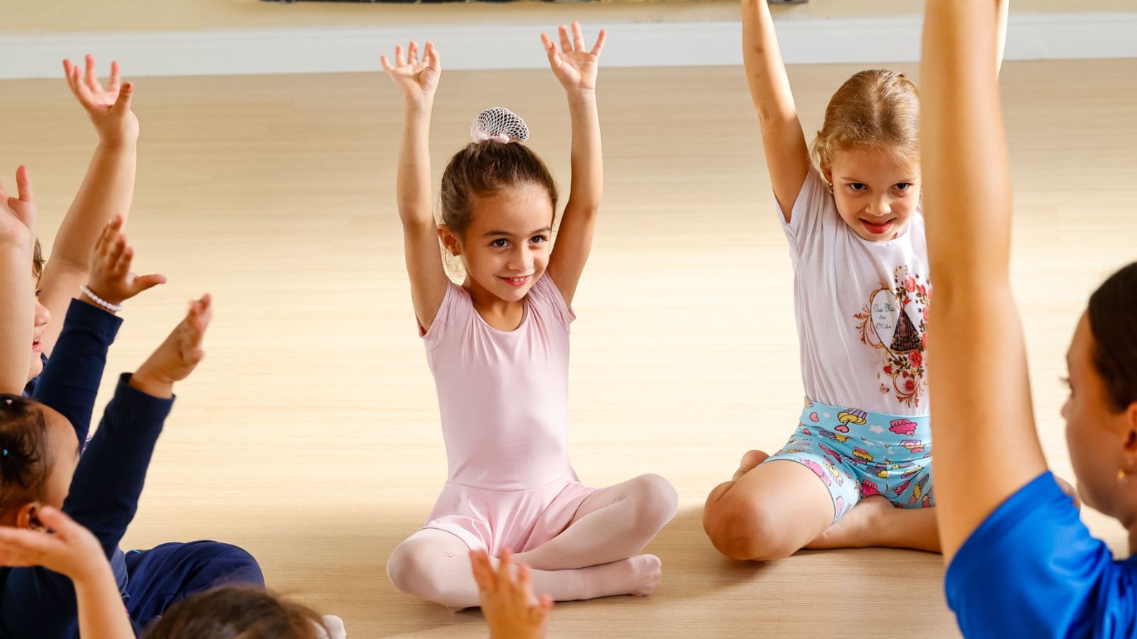 Criança no Ballet no espaço cultural do bairro dos Fernandes