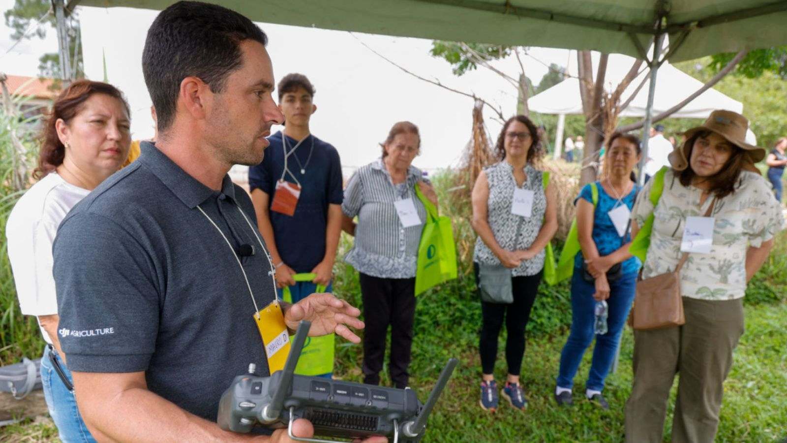 Profissionais aprenderam um pouco sobre as técnicas de pulverização com auxílio de drone