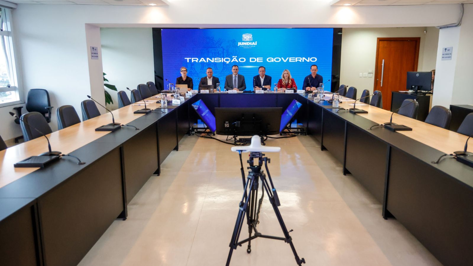 A equipe da atual administração para a primeira reunião de transição