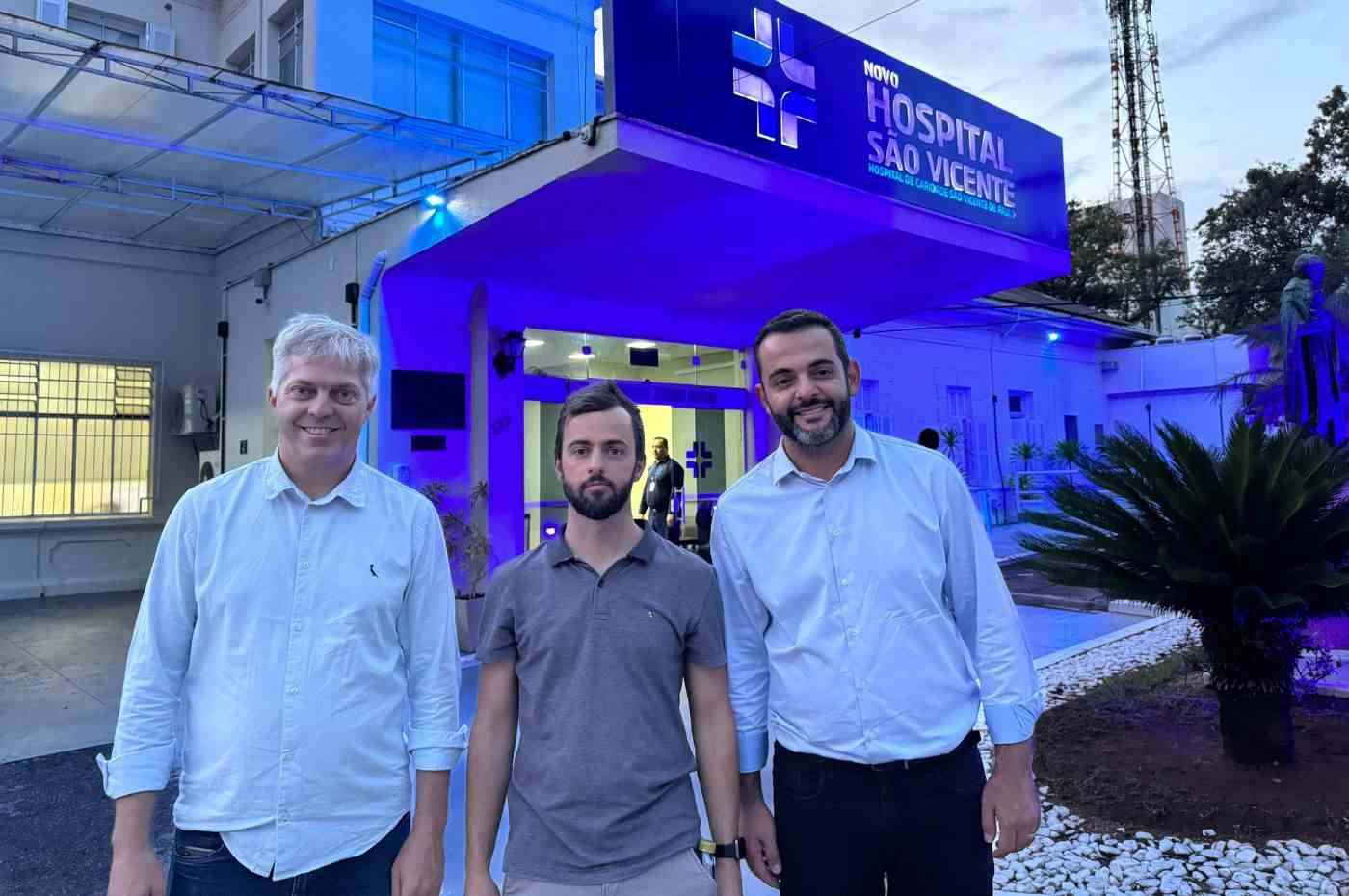 Gustavo Martinelli e Ricardo Benassi, eleitos prefeito e vice-prefeito de Jundiaí, visitando o Hospital São Vicente com Juninho Adilson.