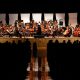 Orquestra Sinfônica Municipal de Jundiaí no Polytheama durante apresentação no palco com músicos tocando instrumentos clássicos, regente ao centro e público assistindo.